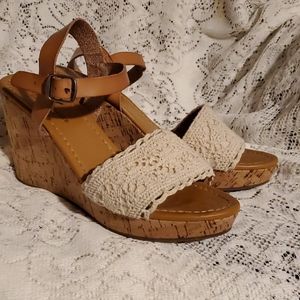 American Eagle Sandals